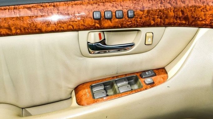 Used Lexus LS 430 III Facelift, 4.3 l, 2006 in Sharjah by Laqtah Used Cars, White color. American Specs | AUTO.AE