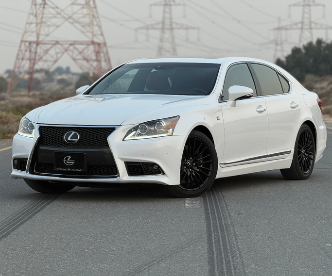 Подержанный Lexus LS 460 IV Рестайлинг 2, 4.6 л, 2015 в Шардже от Al Basma Motors Белый цвет. Японская | AUTO.AE