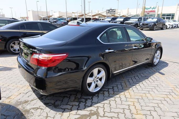 Подержанный Lexus LS 460 IV Рестайлинг, 4.6 л, 2011 в Шардже от OMC Used Cars Черный цвет. Японская | AUTO.AE