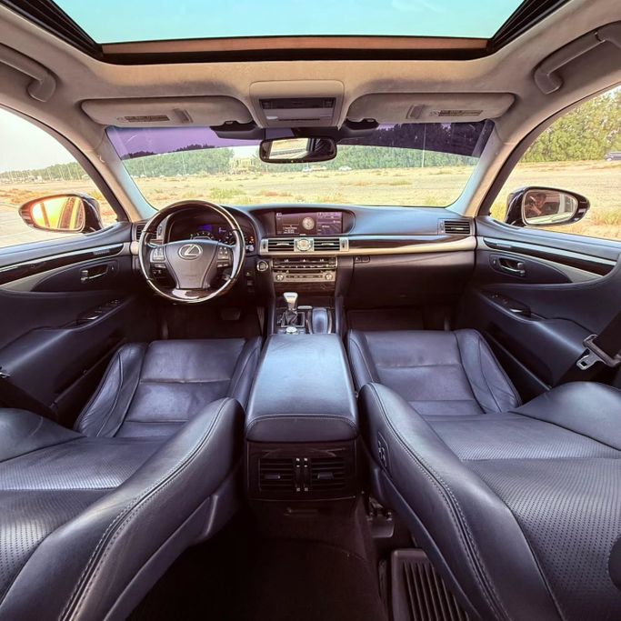 Подержанный Lexus LS 460 L IV Рестайлинг 2, 4.6 л, 2014 в Шардже от Sarmad Cars Черный цвет. Other | AUTO.AE