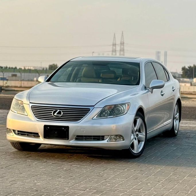 Подержанный Lexus LS 460 IV, 4.6 л, 2007 в Шардже от Sarmad Cars Серебристый цвет. Other | AUTO.AE