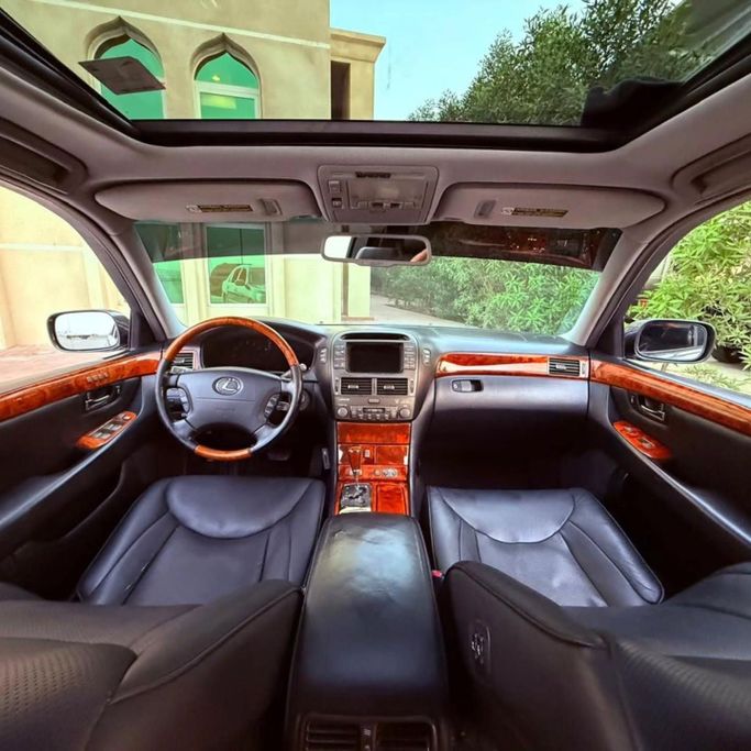 Подержанный Lexus LS 430 III Рестайлинг, 4.3 л, 2004 в Шардже от Sarmad Cars Зеленый цвет. Other | AUTO.AE