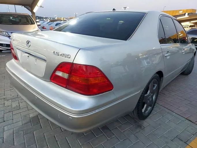 Подержанный Lexus LS 430 III, 4.3 л, 2003 в Шардже от Al Aqsa Used Cars Серебристый цвет. Японская | AUTO.AE