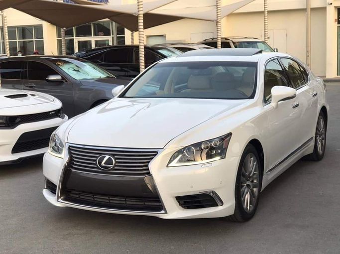 Used Lexus LS 460 IV Facelift 2, 4.6 l, 2015 in Sharjah by Al Nukhba Al Malakyah Used Cars, White color. American Specs | AUTO.AE
