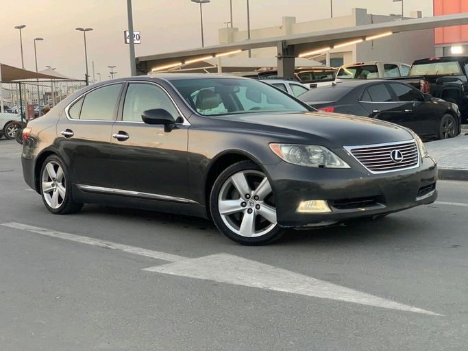 Подержанный Lexus LS 460 IV, 4.6 л, 2009 в Шардже от Al Najem Used Cars Черный цвет. Американская | AUTO.AE