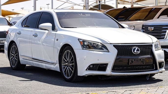Подержанный Lexus LS 460 IV Рестайлинг 2, 4.6 л, 2013 в Шардже от Almalakyah Cars Белый цвет. GCC | AUTO.AE | Объявление #267537