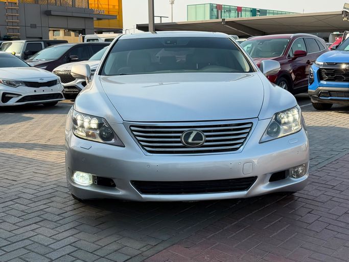 مستعملة Lexus LS 460 L فيس ليفت IV, 4.6 l, 2011 في في الشارقة من FAROUK KHALAF، اللون فضي. مواصفات الخليج | AUTO.AE | إعلان #268754