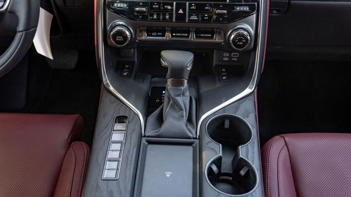 Новый Lexus LX 600 IV, 3.4 л, 2023 в Шардже от Nour Alnukhba Motors Черный цвет. Other | AUTO.AE