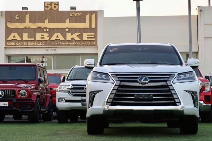 Подержанный Lexus LX 570 III Рестайлинг 2, 5.7 л, 2019 в Шардже от Al Bake Used Cars Белый цвет. GCC | AUTO.AE
