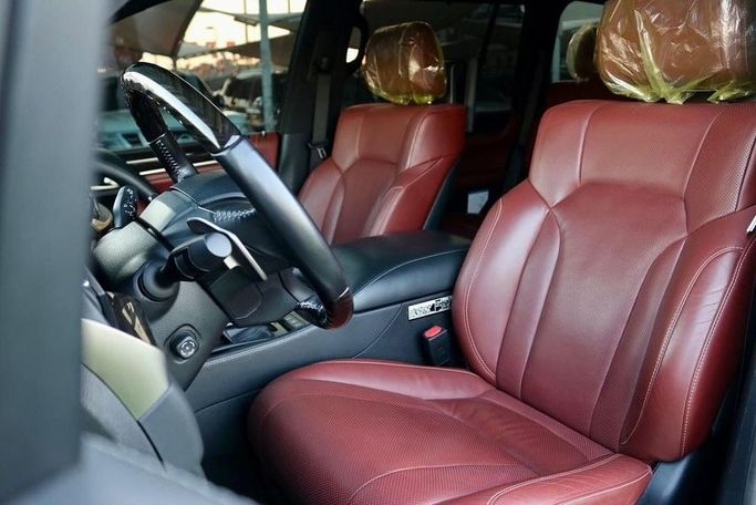 Подержанный Lexus LX 570 III Рестайлинг 2, 5.7 л, 2019 в Шардже от Al Bake Used Cars Белый цвет. GCC | AUTO.AE