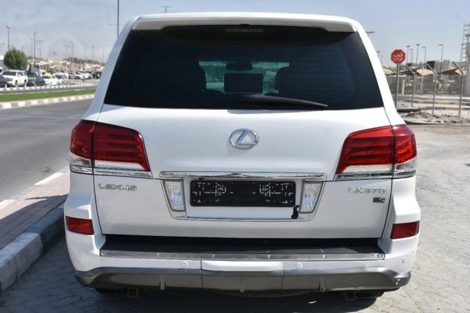 Подержанный Lexus LX 570 III Рестайлинг, 5.7 л, 2012 в Шардже от Alfaris Used Cars Белый цвет. GCC | AUTO.AE