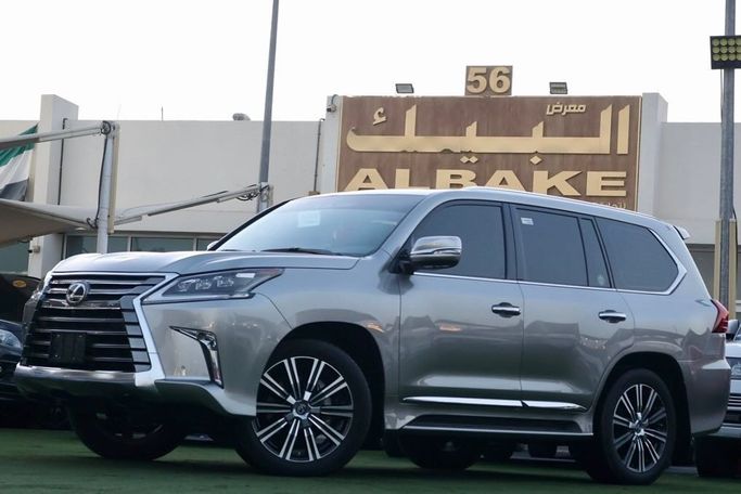 Подержанный Lexus LX 570 III Рестайлинг 2, 5.7 л, 2021 в Шардже от Al Bake Used Cars Серый цвет.  | AUTO.AE