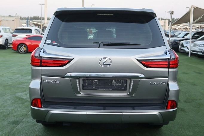 Подержанный Lexus LX 570 III Рестайлинг 2, 5.7 л, 2021 в Шардже от Al Bake Used Cars Серый цвет.  | AUTO.AE