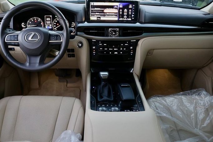 Подержанный Lexus LX 570 III Рестайлинг 2, 5.7 л, 2021 в Шардже от Al Bake Used Cars Серый цвет.  | AUTO.AE