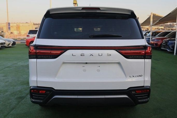 Подержанный Lexus LX 600 IV, 3.4 л, 2023 в Шардже от Al Bake Used Cars Белый цвет. GCC | AUTO.AE