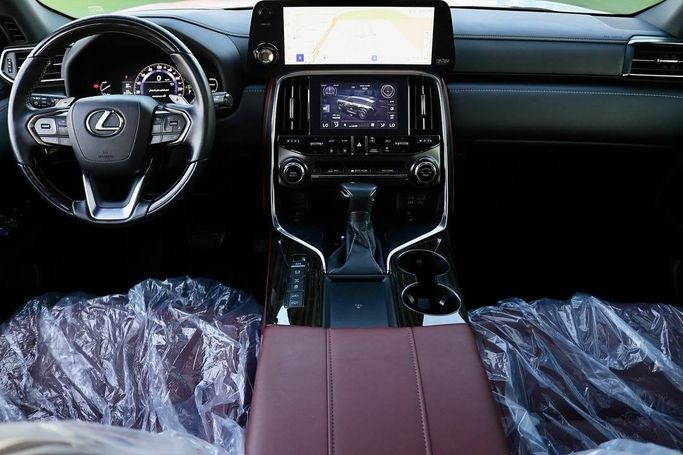 Подержанный Lexus LX 600 IV, 3.4 л, 2023 в Шардже от Al Bake Used Cars Белый цвет. GCC | AUTO.AE