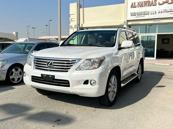 Used Lexus LX 570 III, 5.7 l, 2011 in Sharjah by Alnawras Cars, White color. American Specs | AUTO.AE