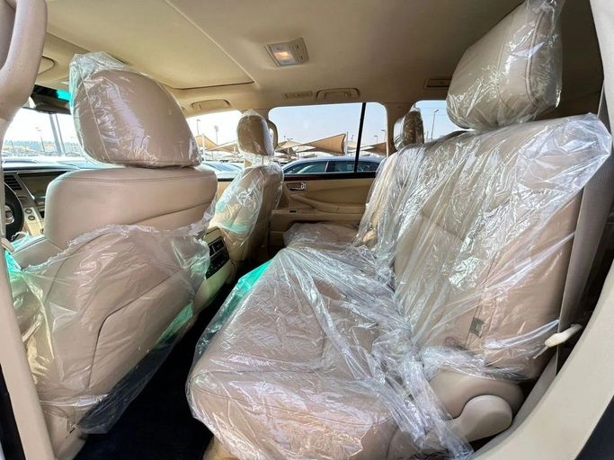 Used Lexus LX 570 III, 5.7 l, 2011 in Sharjah by Alnawras Cars, White color. American Specs | AUTO.AE