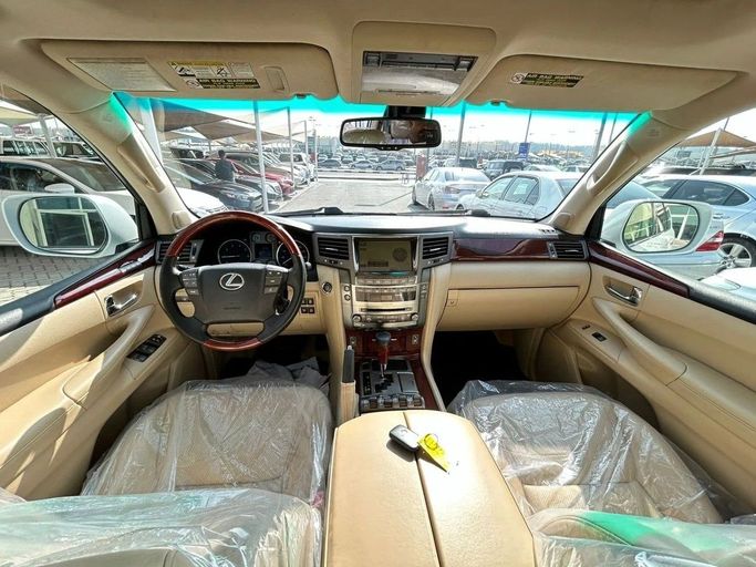 Used Lexus LX 570 III, 5.7 l, 2011 in Sharjah by Alnawras Cars, White color. American Specs | AUTO.AE