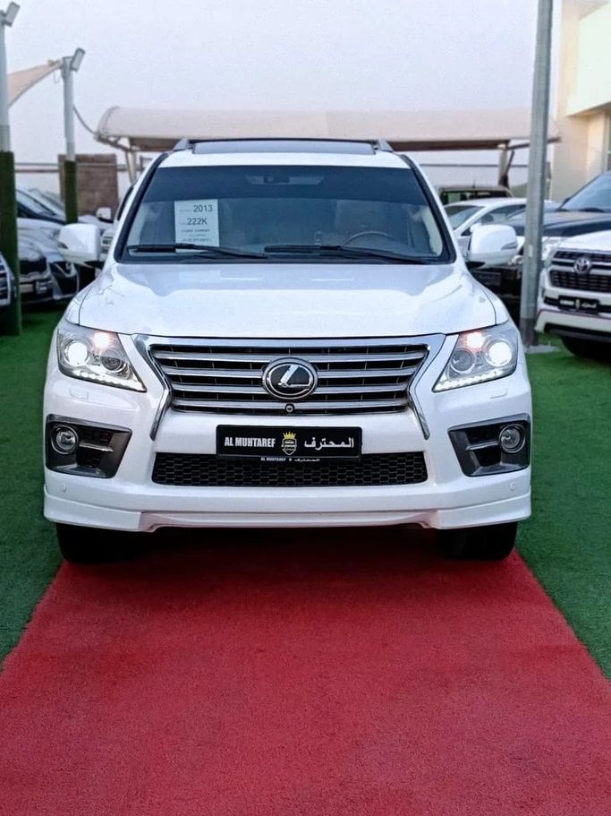 Подержанный Lexus LX 570 III Рестайлинг, 5.7 л, 2013 в Шардже от Al Muhtaref Used Cars Белый цвет. GCC | AUTO.AE