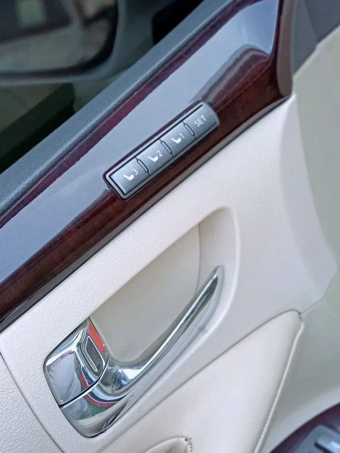 Подержанный Lexus LX 570 III Рестайлинг, 5.7 л, 2013 в Шардже от Al Muhtaref Used Cars Белый цвет. GCC | AUTO.AE