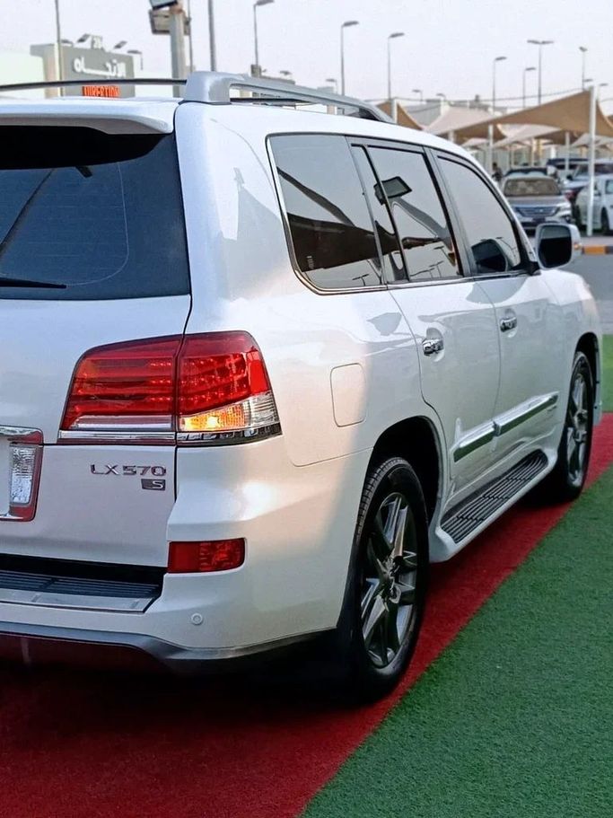Подержанный Lexus LX 570 III Рестайлинг, 5.7 л, 2013 в Шардже от Al Muhtaref Used Cars Белый цвет. GCC | AUTO.AE