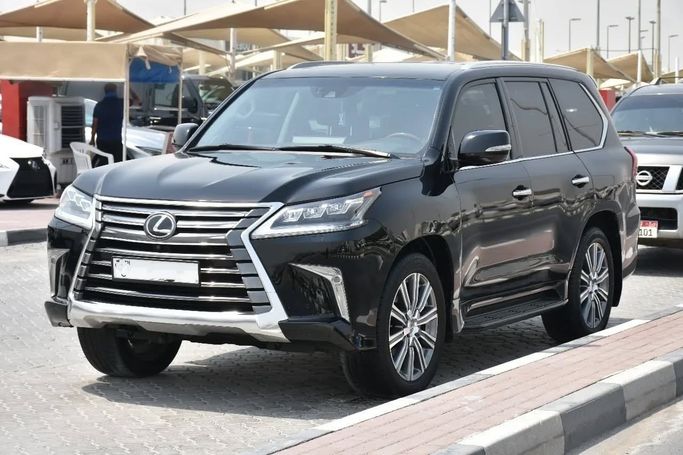 Подержанный Lexus LX 570 III Рестайлинг 2, 5.7 л, 2017 в Шардже от Alfaris Used Cars Черный цвет. Other | AUTO.AE