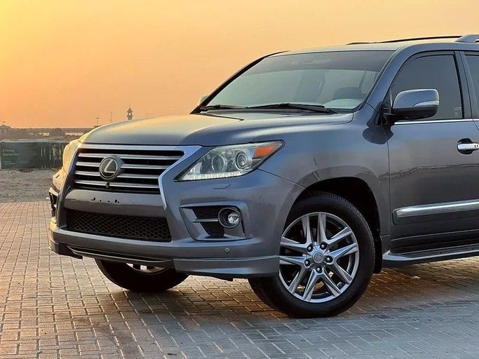 Used Lexus LX 570 III Facelift, 5.7 l, 2013 in Sharjah by Al Rukin Al Saudi, Light Blue color. GCC Specs | AUTO.AE