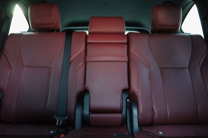 Подержанный Lexus LX 600 IV, 3.4 л, 2024 в Шардже от Dar Al Hay Used Cars Белый цвет. Other | AUTO.AE