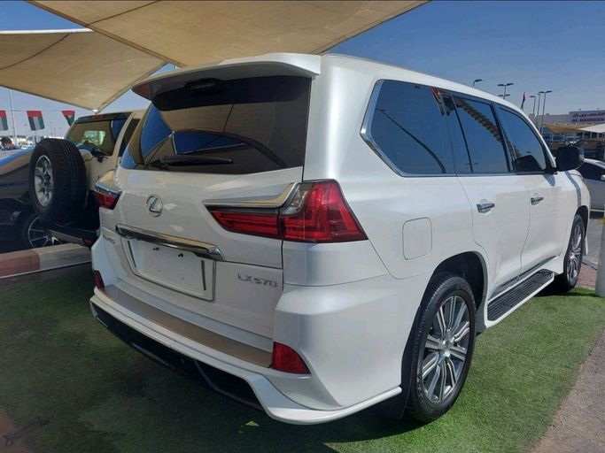 Used Lexus LX 570 III Facelift 2, 5.7 l, 2016 in Sharjah by Alsabah Used Cars, White color. GCC Specs | AUTO.AE