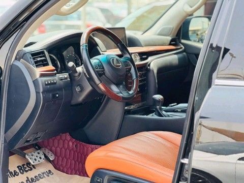 Used Lexus LX 570 III Facelift 2, 5.7 l, 2021 in Sharjah by Ali Used Cars, Black color. GCC Specs | AUTO.AE