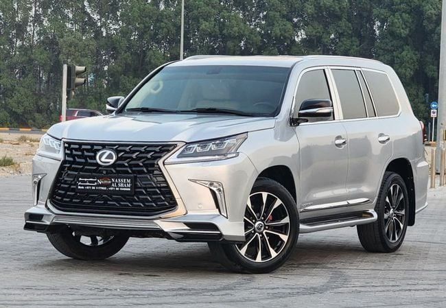 Подержанный Lexus LX 570 III, 5.7 л, 2011 в Шардже от Nassem Al Sham Used Cars Серебристый цвет. GCC | AUTO.AE