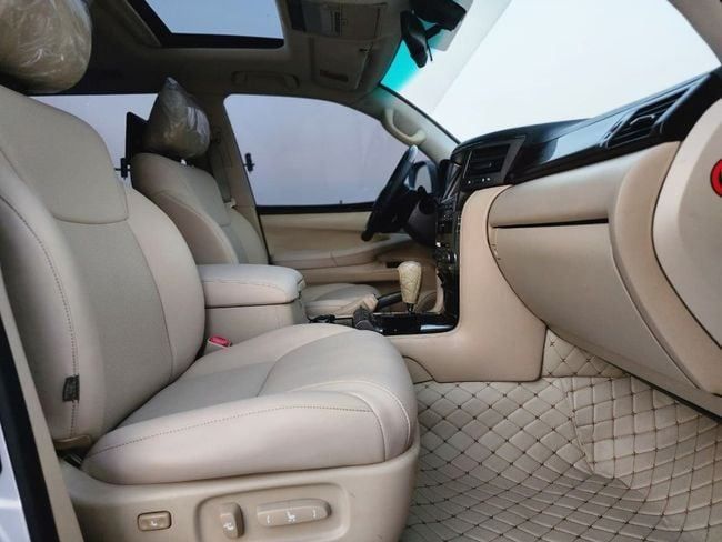 Подержанный Lexus LX 570 III, 5.7 л, 2011 в Шардже от Nassem Al Sham Used Cars Серебристый цвет. GCC | AUTO.AE