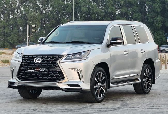 Подержанный Lexus LX 570 III, 5.7 л, 2011 в Шардже от Nassem Al Sham Used Cars Серебристый цвет. GCC | AUTO.AE