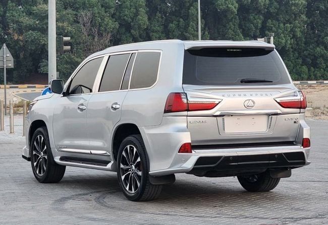 Подержанный Lexus LX 570 III, 5.7 л, 2011 в Шардже от Nassem Al Sham Used Cars Серебристый цвет. GCC | AUTO.AE