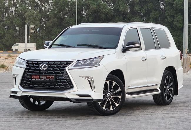 Подержанный Lexus LX 570 III Рестайлинг 2, 5.7 л, 2015 в Шардже от Nassem Al Sham Used Cars Белый цвет. GCC | AUTO.AE