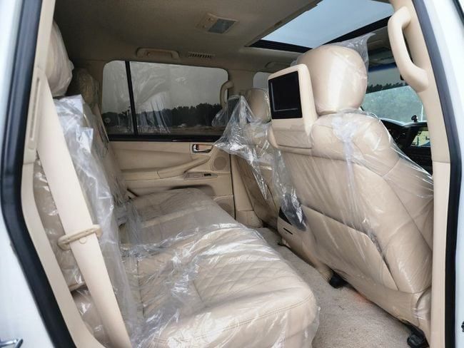 Подержанный Lexus LX 570 III Рестайлинг 2, 5.7 л, 2015 в Шардже от Nassem Al Sham Used Cars Белый цвет. GCC | AUTO.AE