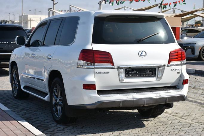 Подержанный Lexus LX 570 III Рестайлинг, 5.7 л, 2012 в Шардже от Alfaris Used Cars Белый цвет. GCC | AUTO.AE