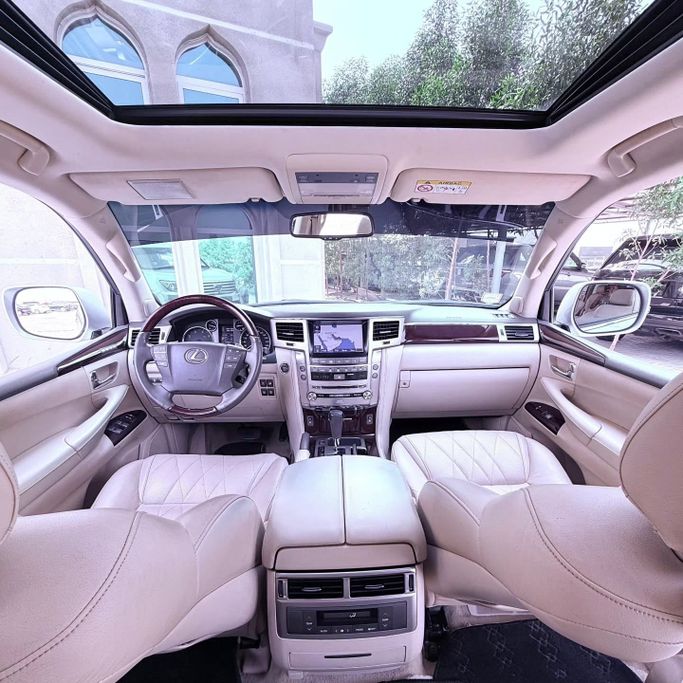 Подержанный Lexus LX 570 III Рестайлинг, 5.7 л, 2013 в Шардже от Sarmad Cars Серебристый цвет. Other | AUTO.AE