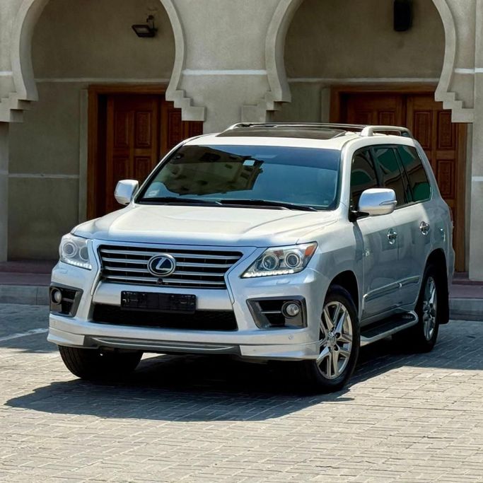 Подержанный Lexus LX 570 III Рестайлинг, 5.7 л, 2013 в Шардже от Sarmad Cars Белый цвет. Other | AUTO.AE