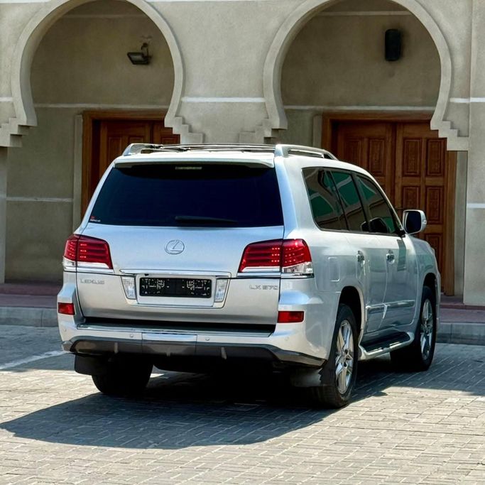 Подержанный Lexus LX 570 III Рестайлинг, 5.7 л, 2013 в Шардже от Sarmad Cars Белый цвет. Other | AUTO.AE