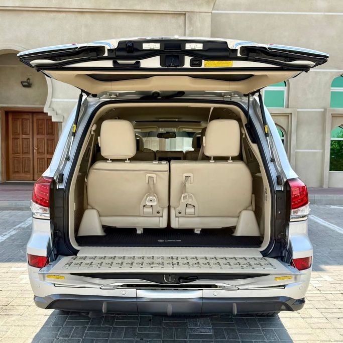 Подержанный Lexus LX 570 III Рестайлинг, 5.7 л, 2013 в Шардже от Sarmad Cars Белый цвет. Other | AUTO.AE