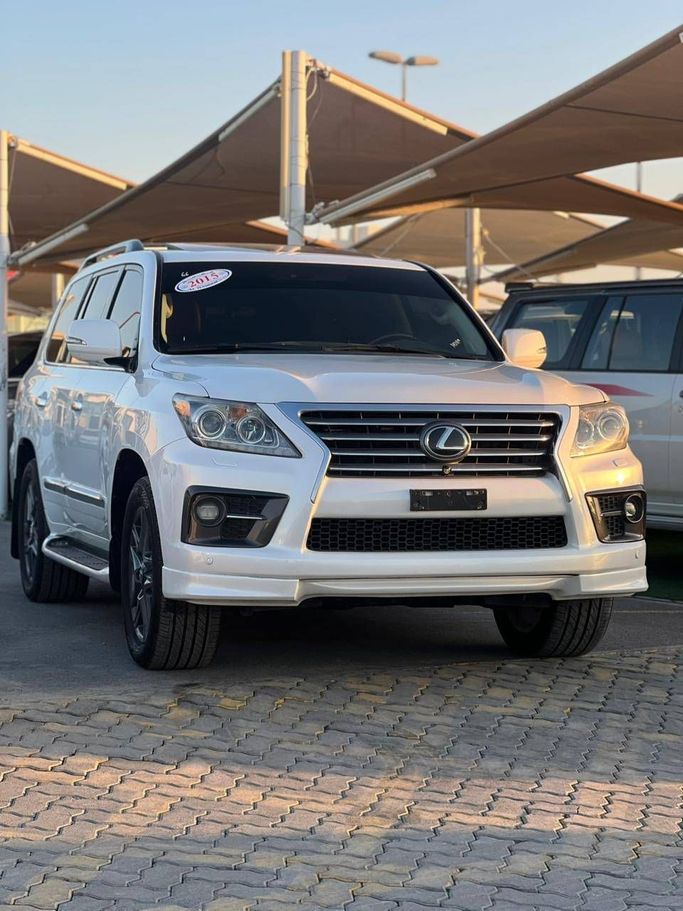 Подержанный Lexus LX 570 III Рестайлинг, 5.7 л, 2015 в Шардже от Mohamed Zaki Younis Used Cars Белый цвет. GCC | AUTO.AE