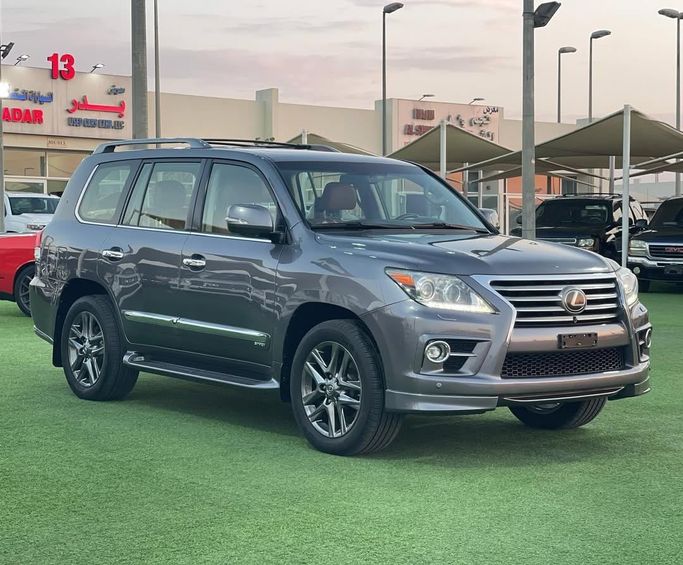 Used Lexus LX 570 III Facelift, 5.7 l, 2013 in Sharjah by Badar Used Cars, Grey color.  | AUTO.AE
