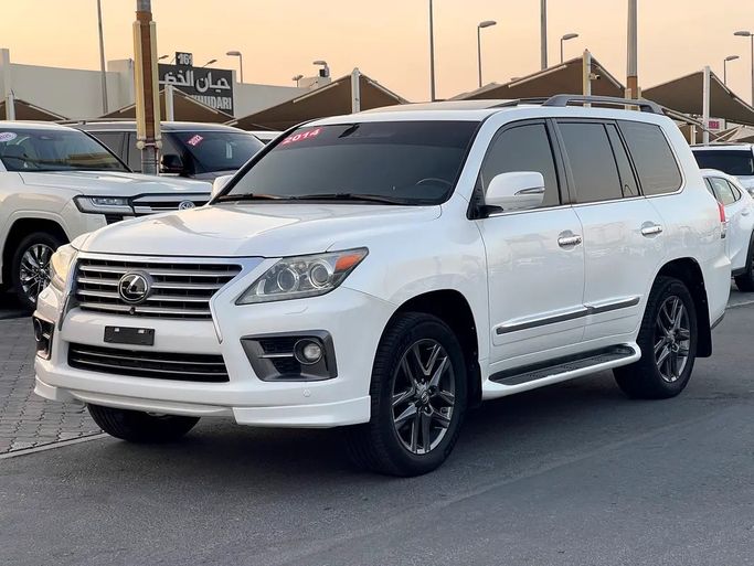 مستعملة ⁦Lexus LX 570 ثالثاً فيس ليفت، 5.7 l، 2014⁩ في في الإمارات, الشارقة من ASAL ALHAIBAH USED CARS، اللون أبيض. مواصفات الخليج | AUTO.AE | إعلان #287298