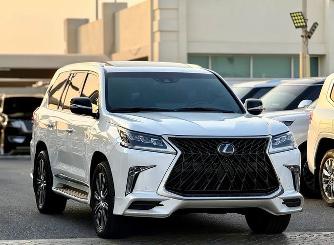 مستعملة ⁦Lexus LX 570 ثالثاً فيس ليفت 2، 5.7 l، 2020⁩ في في الإمارات, الشارقة من ASAL ALHAIBAH USED CARS، اللون أبيض. مواصفات الخليج | AUTO.AE | إعلان #287383