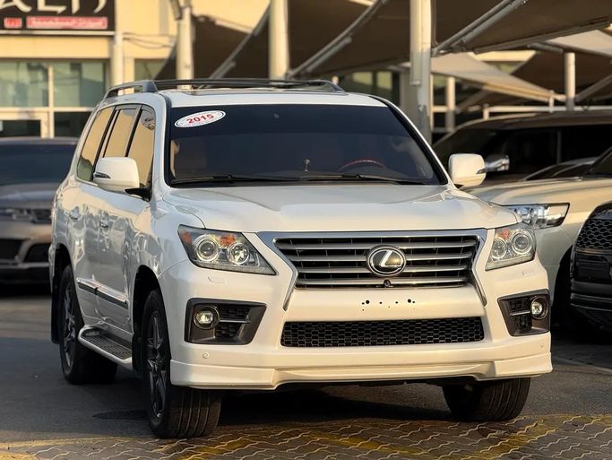 مستعملة ⁦Lexus LX 570 ثالثاً فيس ليفت، 5.7 l، 2015⁩ في في الإمارات, الشارقة من ASAL ALHAIBAH USED CARS، اللون أبيض. مواصفات الخليج | AUTO.AE | إعلان #287539