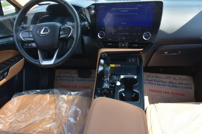 Подержанный Lexus NX 250 II, 2.5 л, 2022 в Шардже от Alfaris Used Cars Белый цвет. Other | AUTO.AE