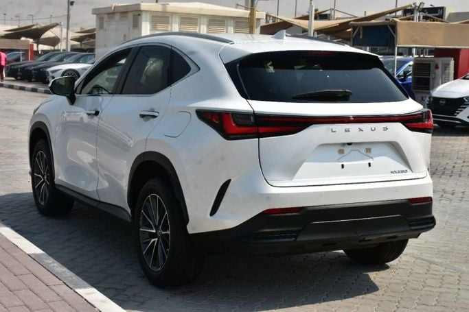 Подержанный Lexus NX 250 II, 2.5 л, 2022 в Шардже от Alfaris Used Cars Белый цвет. Other | AUTO.AE