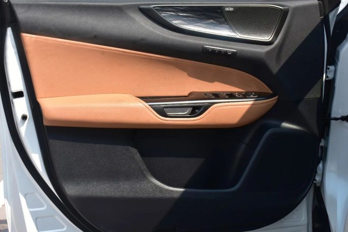 Подержанный Lexus NX 250 II, 2.5 л, 2022 в Шардже от Alfaris Used Cars Белый цвет. Other | AUTO.AE